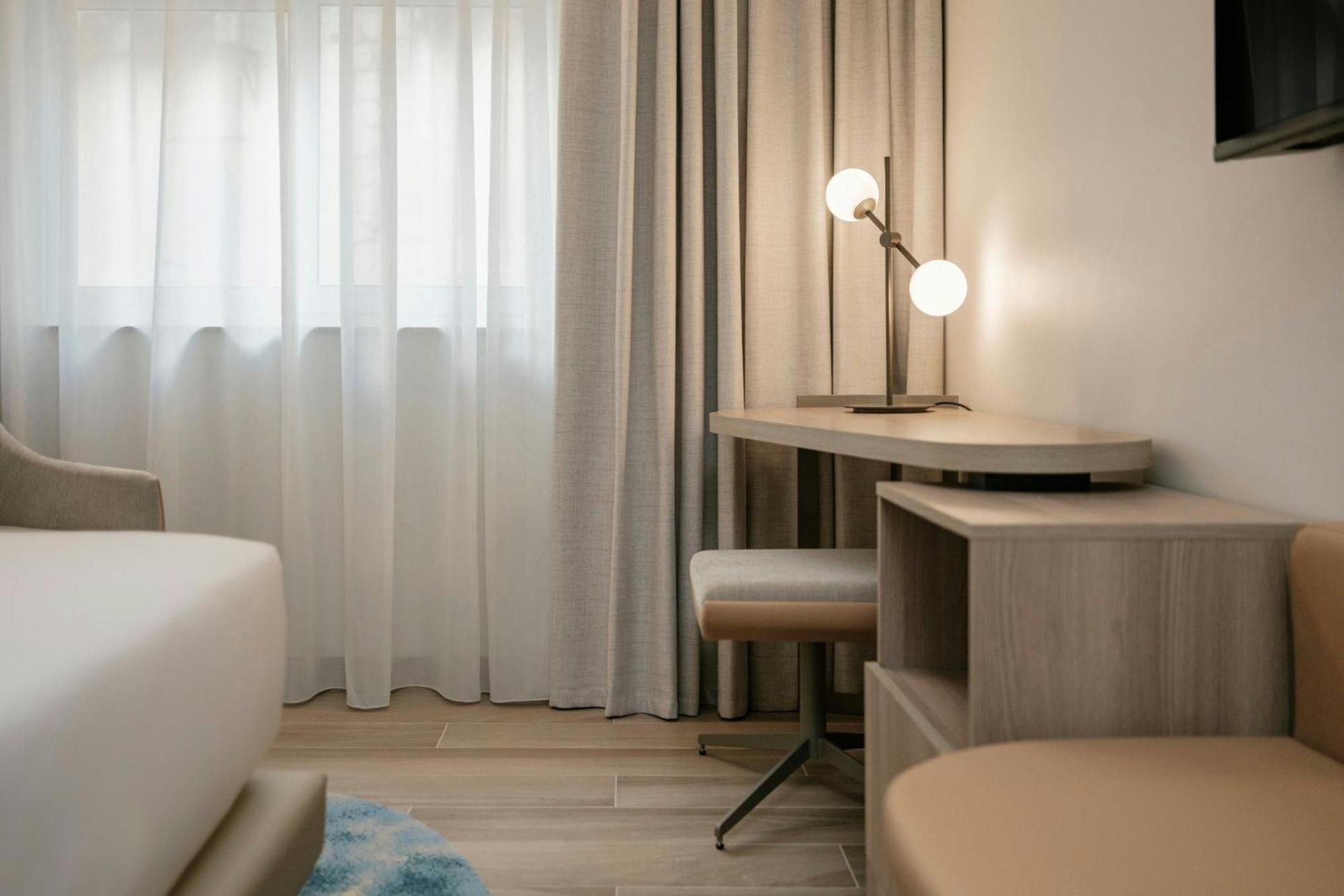 Courtyard By Marriott Sliema Hotel Exterior foto