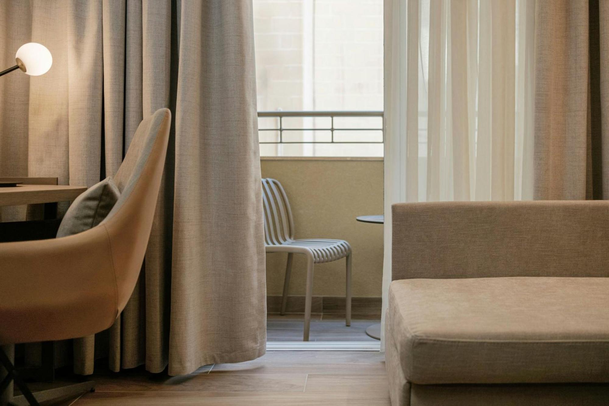 Courtyard By Marriott Sliema Hotel Exterior foto