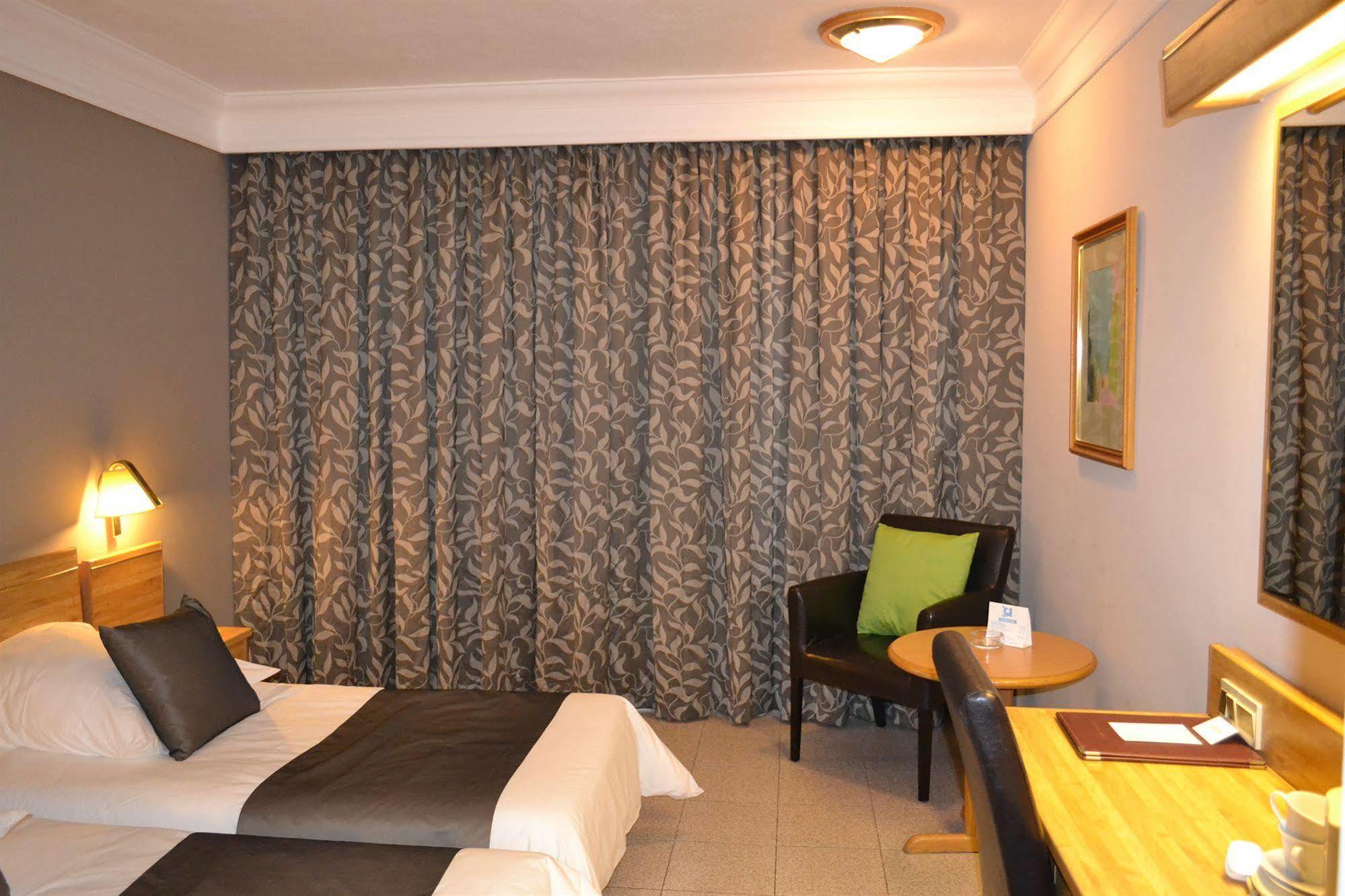 Courtyard By Marriott Sliema Hotel Exterior foto